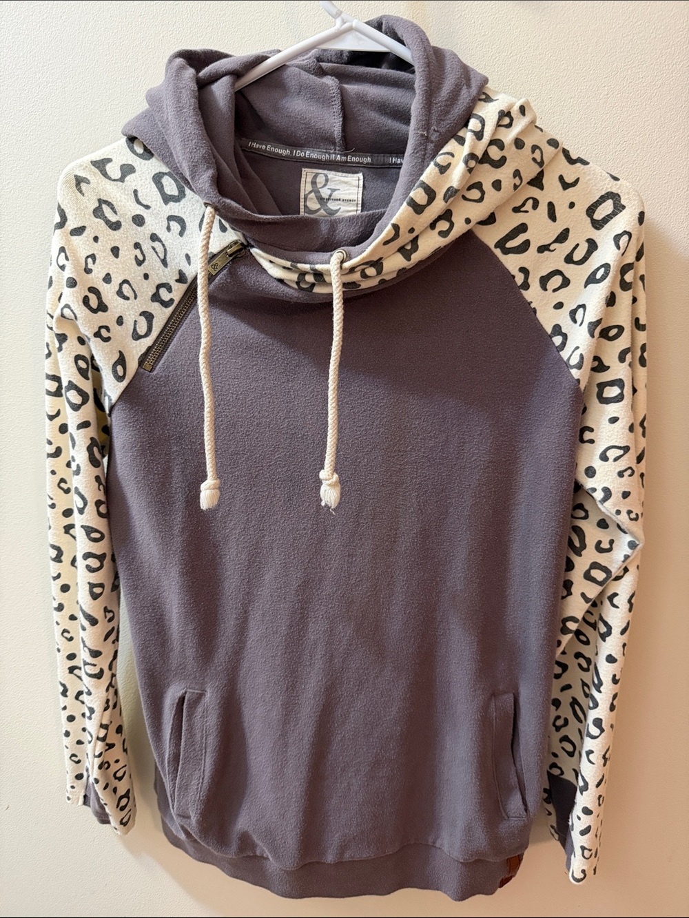 AMPERSAND AVE Gray Pullover with Cream Leopard-Print Sleeves